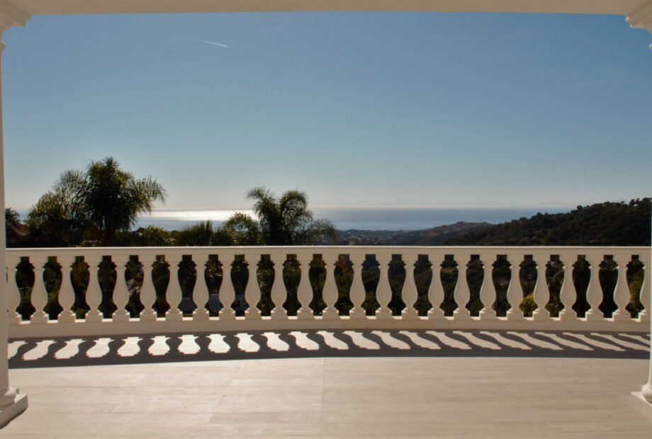 Exquisite La Zagaleta Villa in Benahavís with Sea Views and Luxury Amenities