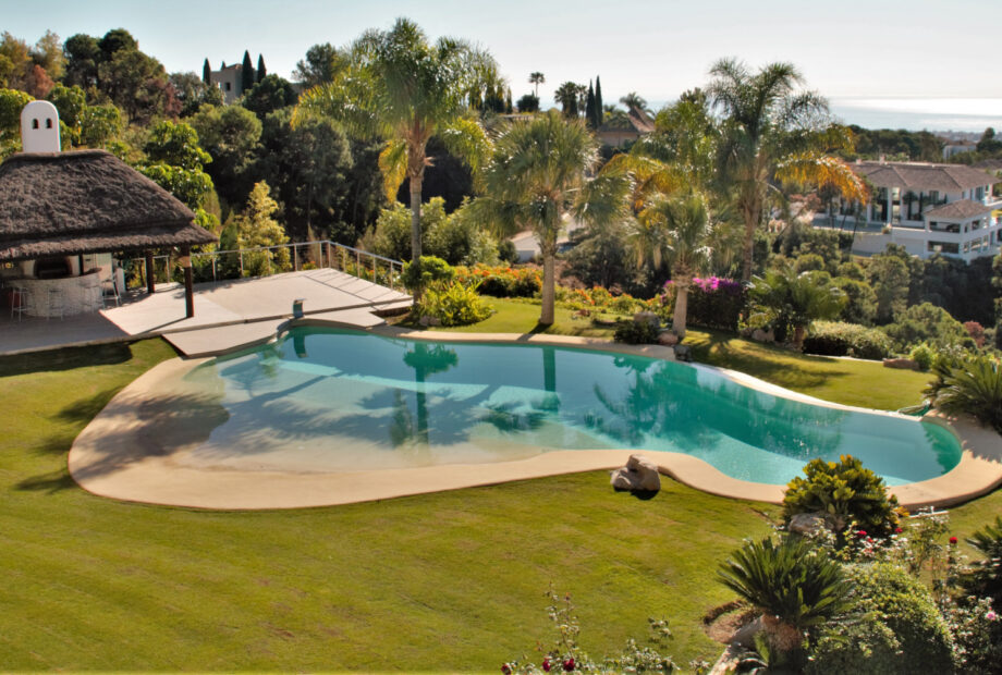 Exquisite La Zagaleta Villa in Benahavís with Sea Views and Luxury Amenities